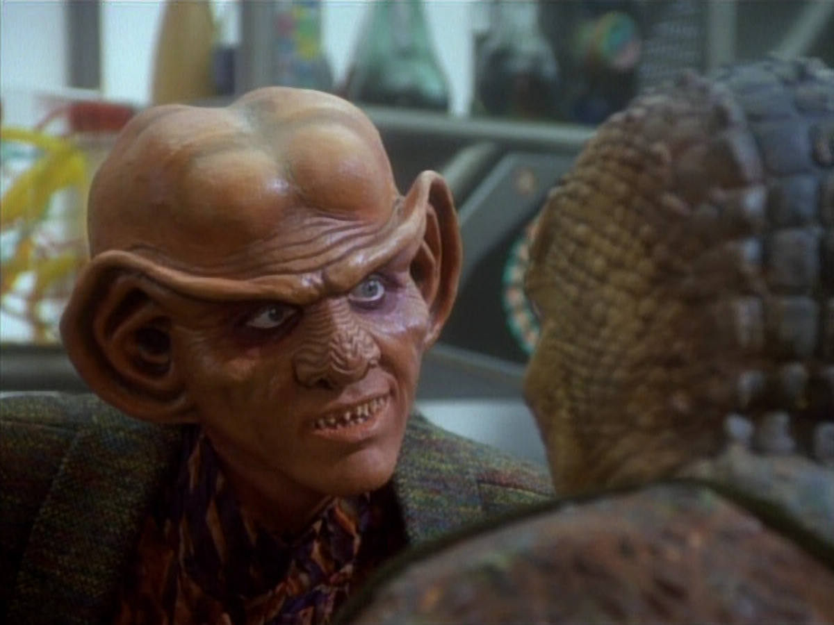 extant_StarTrekDS9_1x06-CaptivePursuitl_01521.jpg