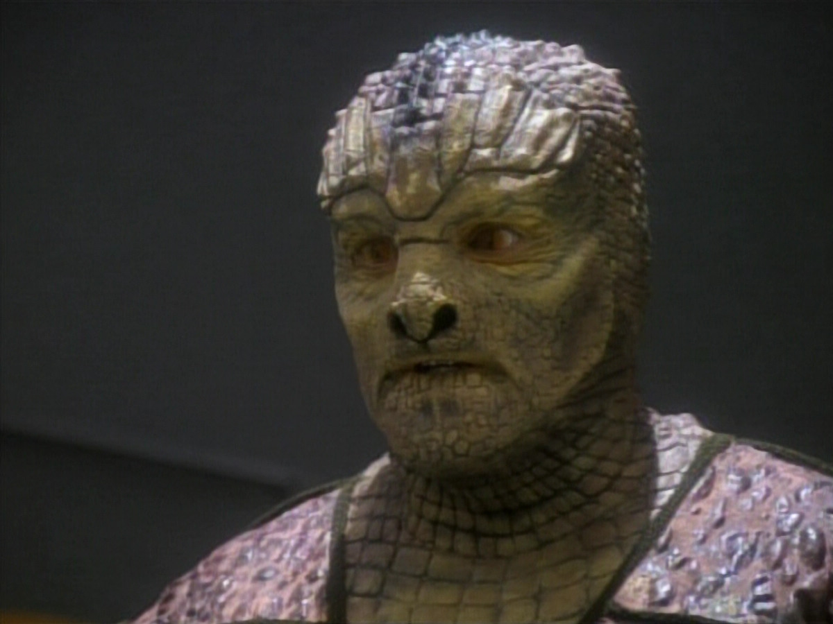 extant_StarTrekDS9_1x06-CaptivePursuitl_01972.jpg