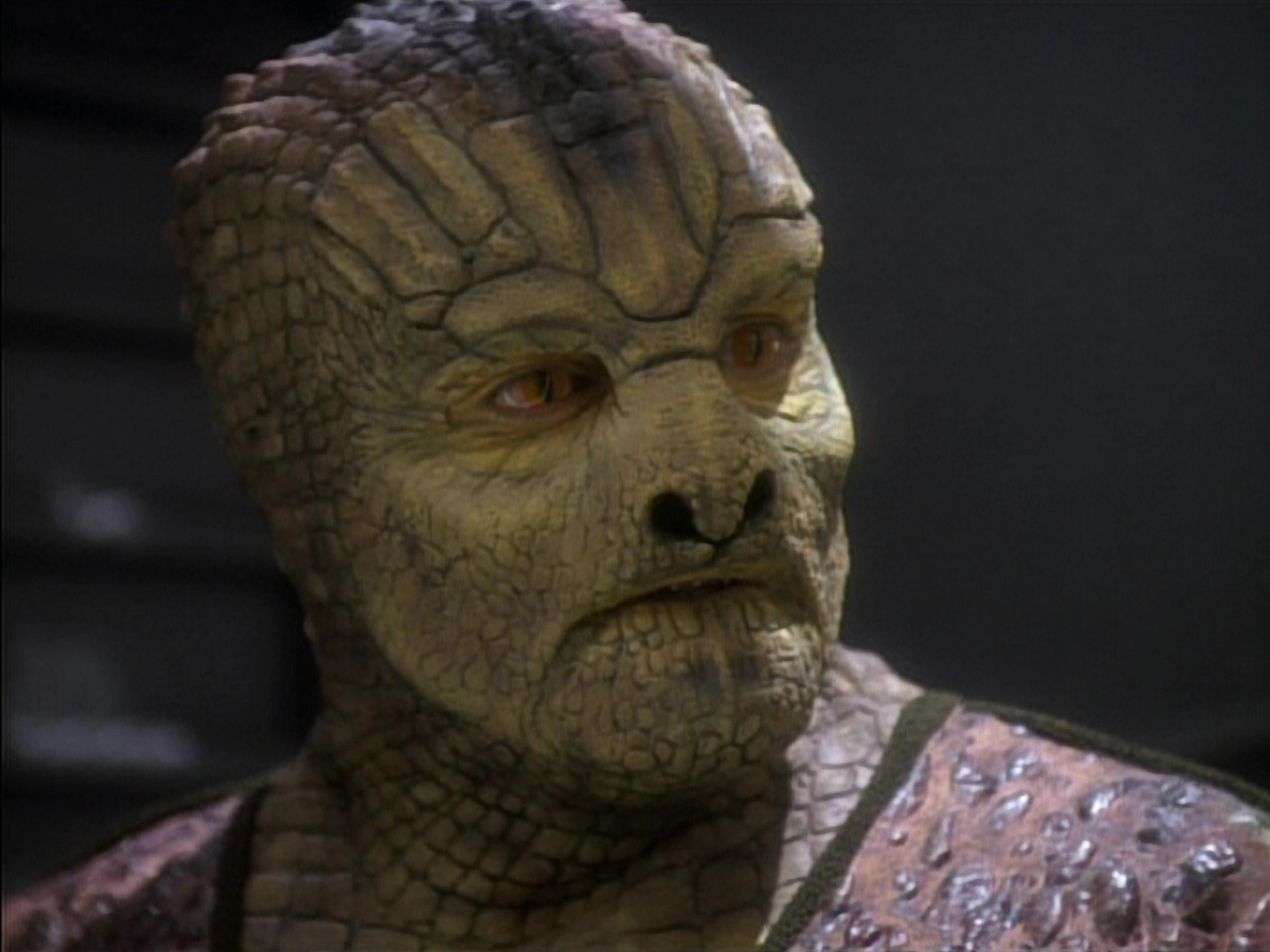extant_StarTrekDS9_1x06-CaptivePursuitl_01996.jpg