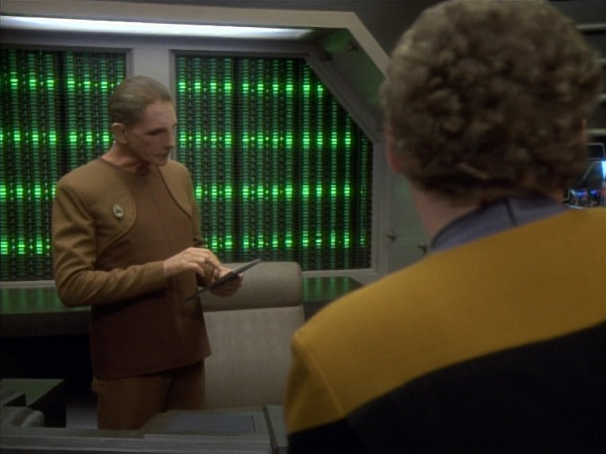 extant_StarTrekDS9_1x06-CaptivePursuitl_02034.jpg