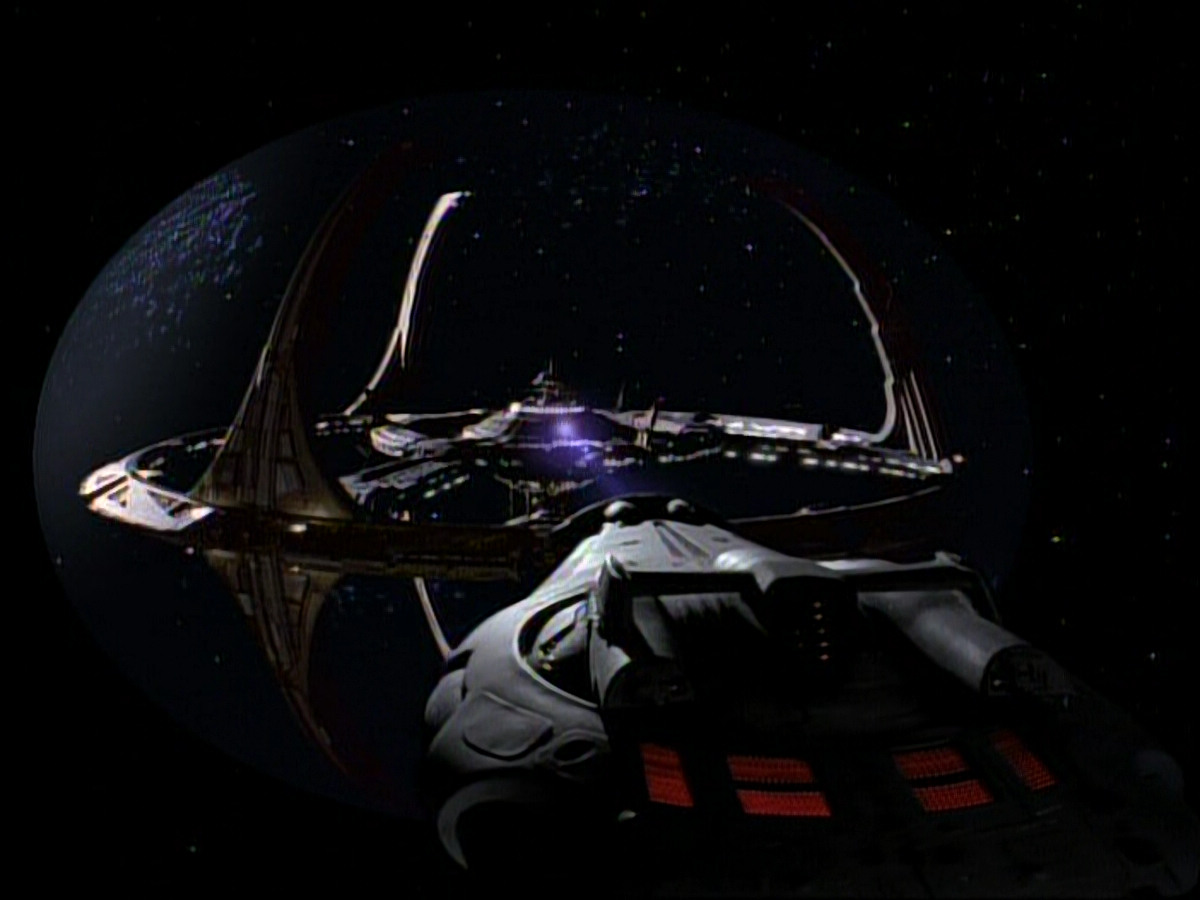 extant_StarTrekDS9_1x06-CaptivePursuitl_02123.jpg