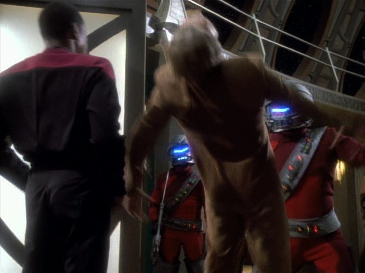 extant_StarTrekDS9_1x06-CaptivePursuitl_02203.jpg