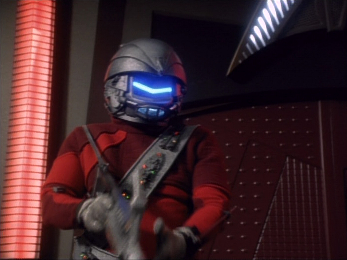 extant_StarTrekDS9_1x06-CaptivePursuitl_02265.jpg