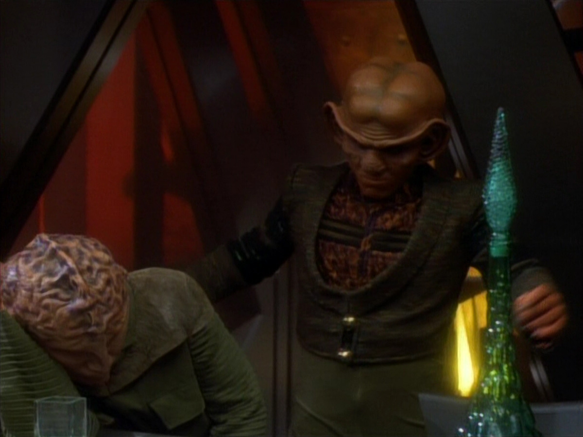 extant_StarTrekDS9_1x06-CaptivePursuitl_03073.jpg