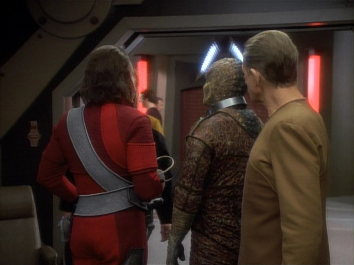 extant_StarTrekDS9_1x06-CaptivePursuitl_03117.jpg
