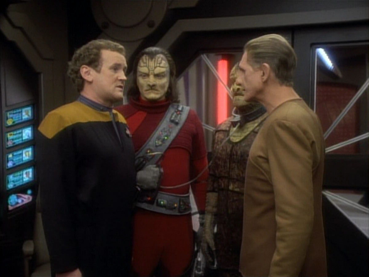 extant_StarTrekDS9_1x06-CaptivePursuitl_03122.jpg