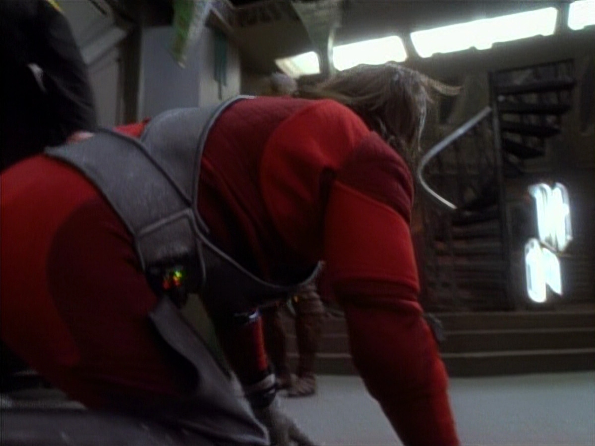 extant_StarTrekDS9_1x06-CaptivePursuitl_03226.jpg