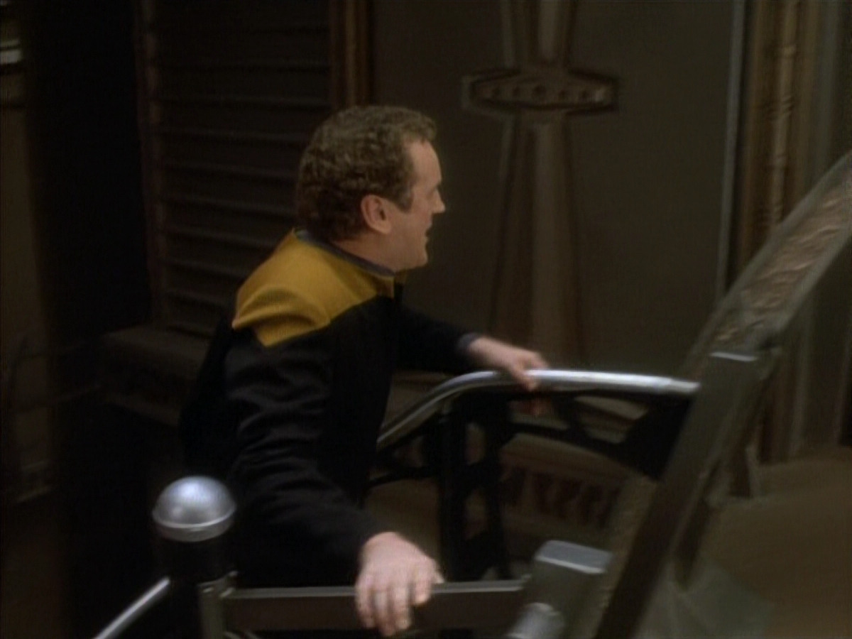 extant_StarTrekDS9_1x06-CaptivePursuitl_03250.jpg