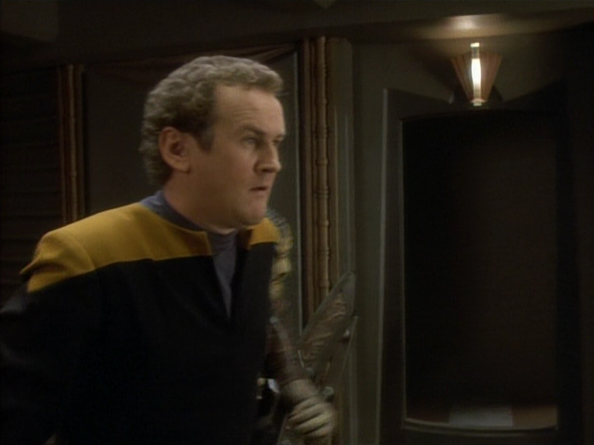 extant_StarTrekDS9_1x06-CaptivePursuitl_03253.jpg