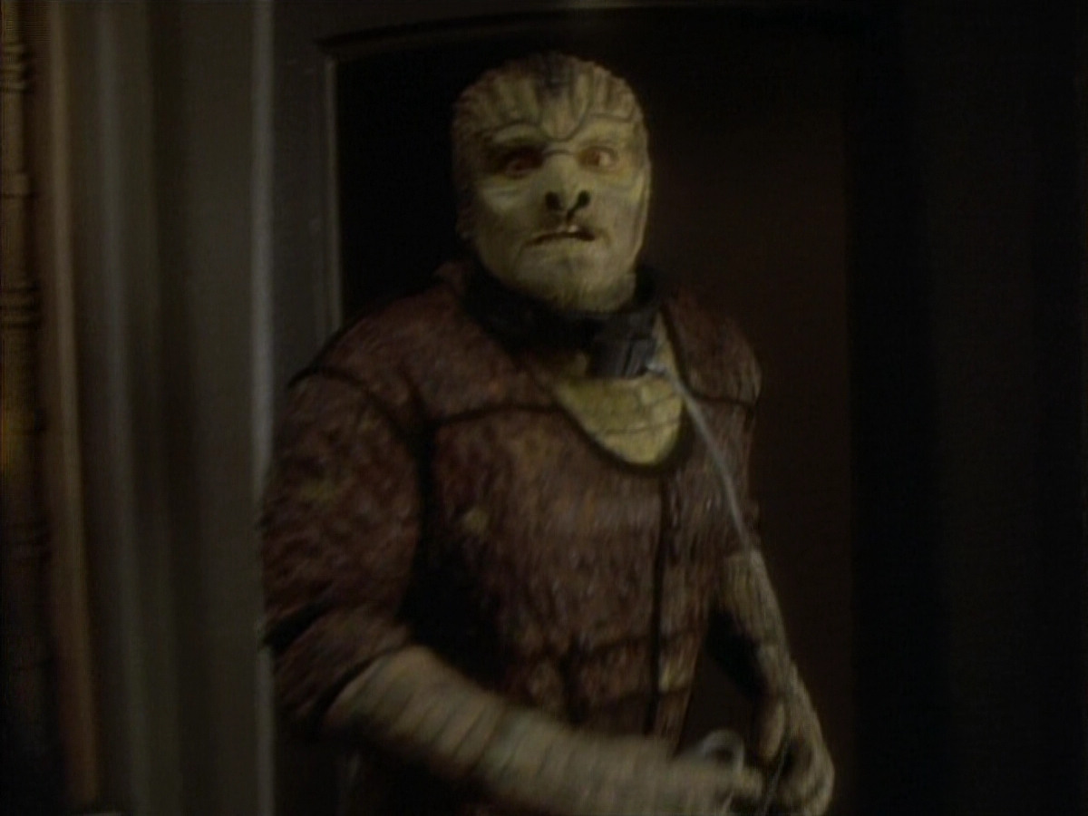 extant_StarTrekDS9_1x06-CaptivePursuitl_03260.jpg