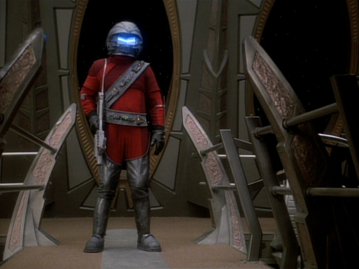 extant_StarTrekDS9_1x06-CaptivePursuitl_03263.jpg