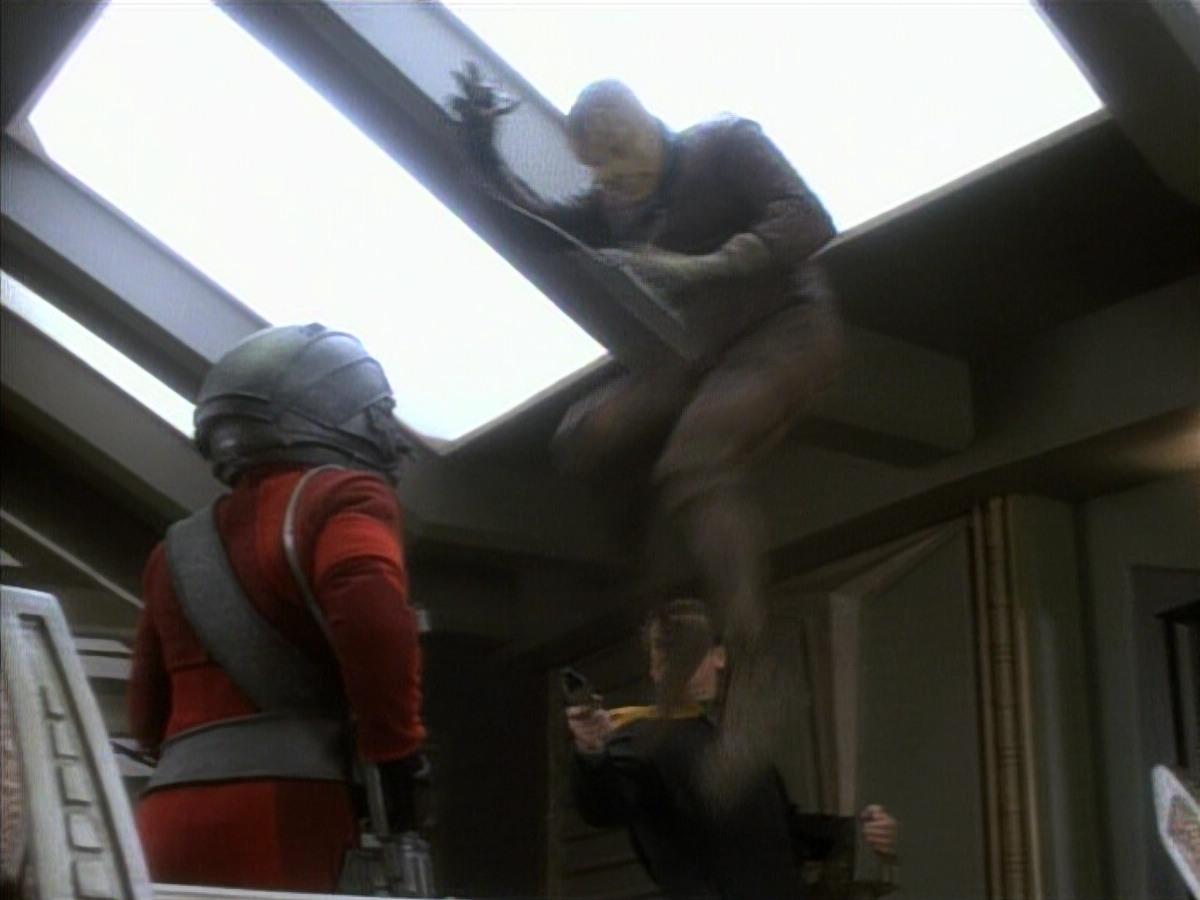 extant_StarTrekDS9_1x06-CaptivePursuitl_03265.jpg