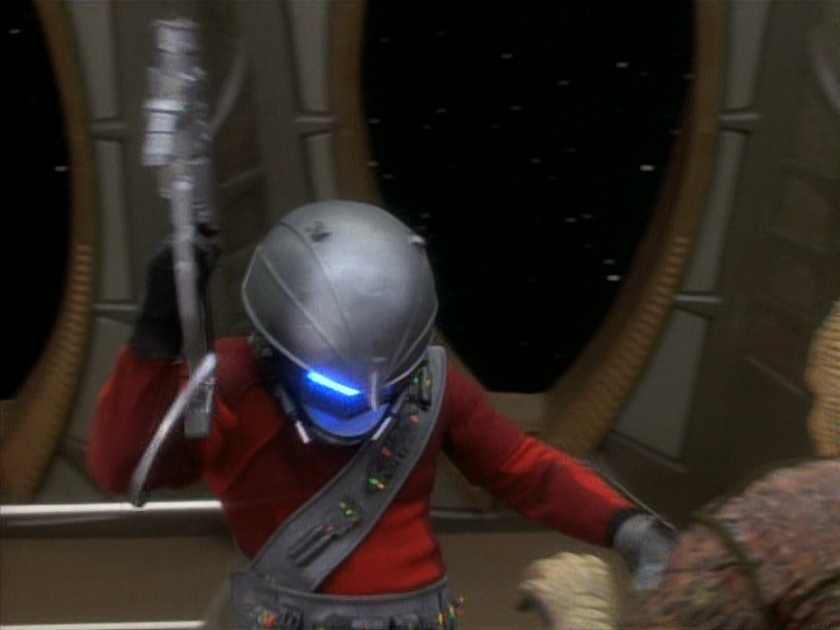 extant_StarTrekDS9_1x06-CaptivePursuitl_03266.jpg