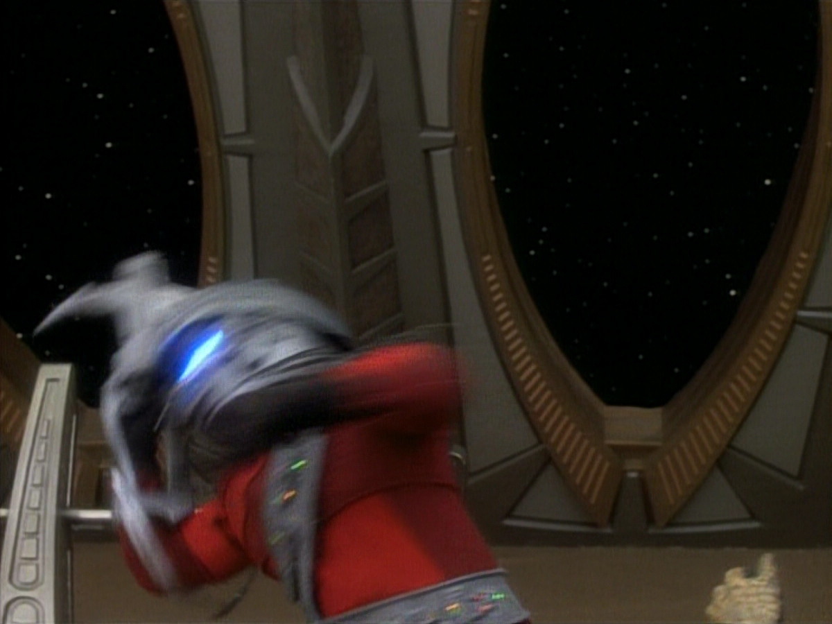 extant_StarTrekDS9_1x06-CaptivePursuitl_03267.jpg
