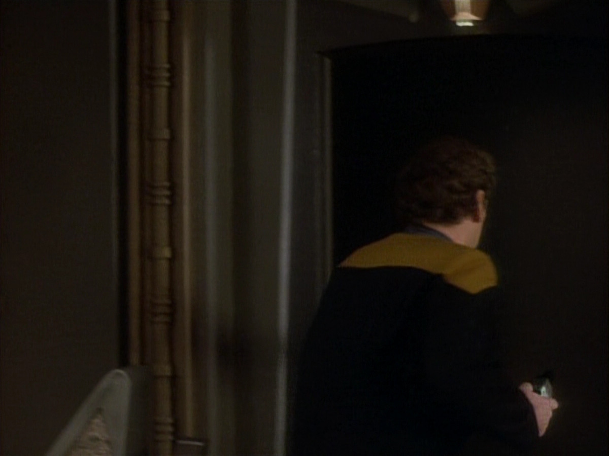 extant_StarTrekDS9_1x06-CaptivePursuitl_03278.jpg