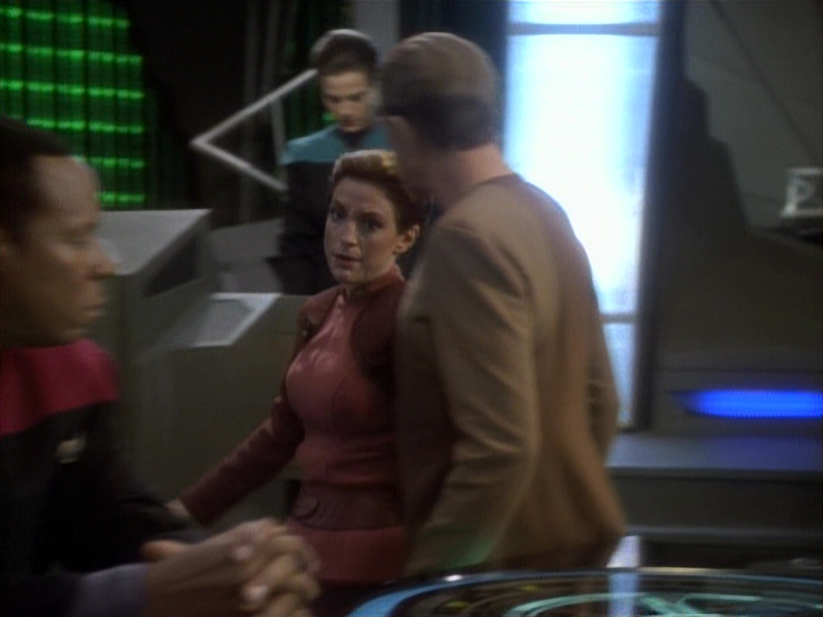 extant_StarTrekDS9_1x06-CaptivePursuitl_03282.jpg
