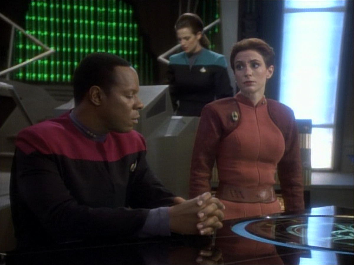 extant_StarTrekDS9_1x06-CaptivePursuitl_03308.jpg