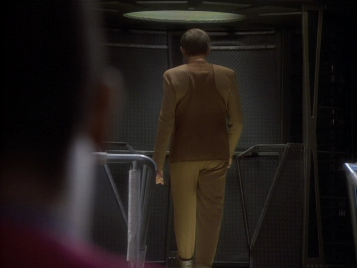 extant_StarTrekDS9_1x06-CaptivePursuitl_03334.jpg