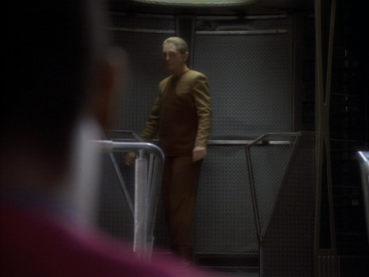 extant_StarTrekDS9_1x06-CaptivePursuitl_03338.jpg