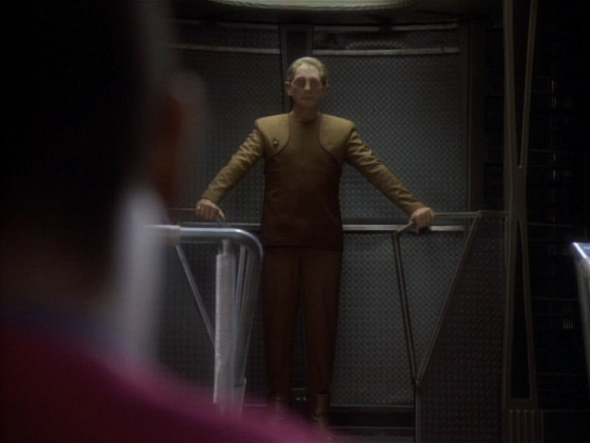 extant_StarTrekDS9_1x06-CaptivePursuitl_03341.jpg