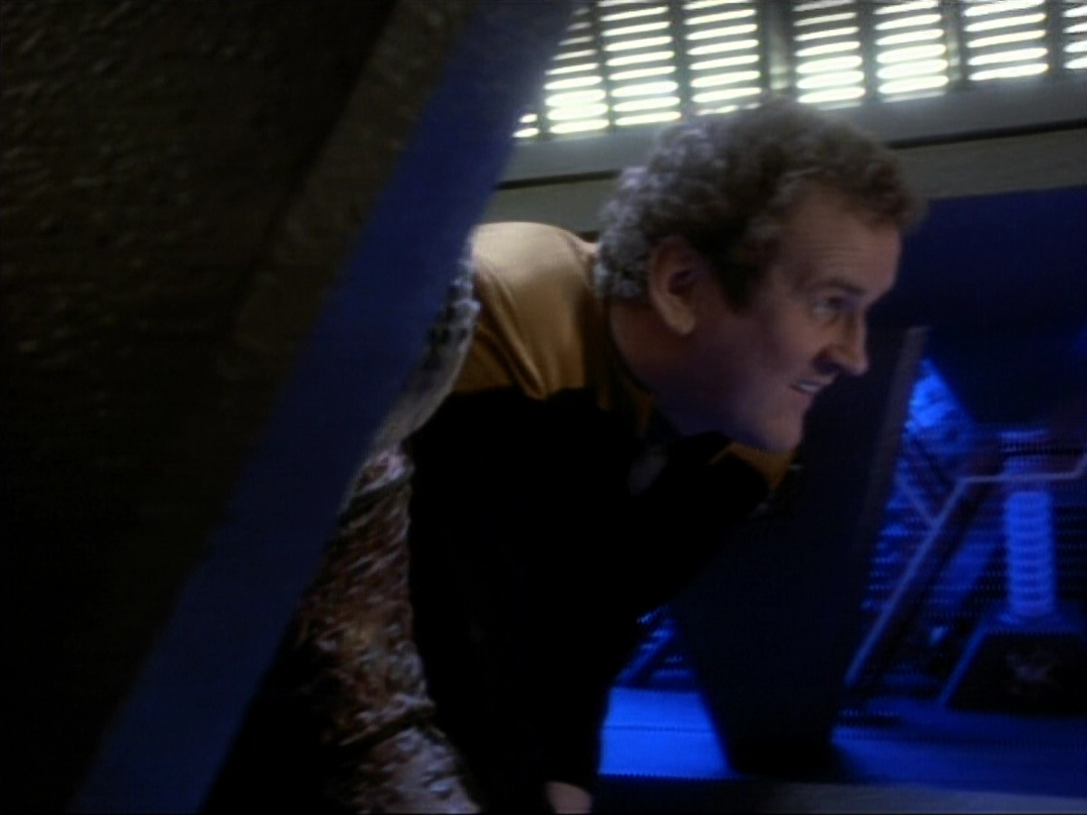 extant_StarTrekDS9_1x06-CaptivePursuitl_03349.jpg
