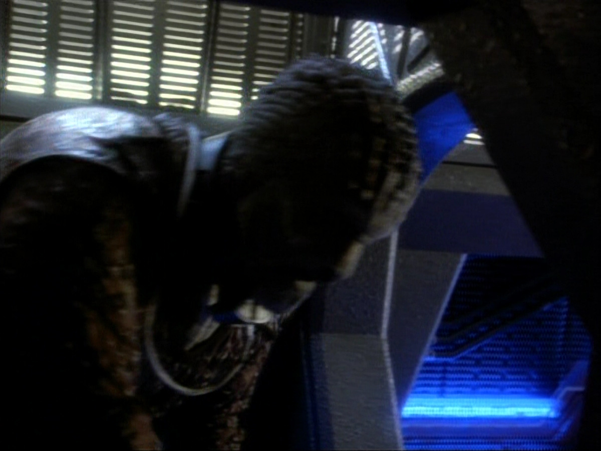 extant_StarTrekDS9_1x06-CaptivePursuitl_03353.jpg