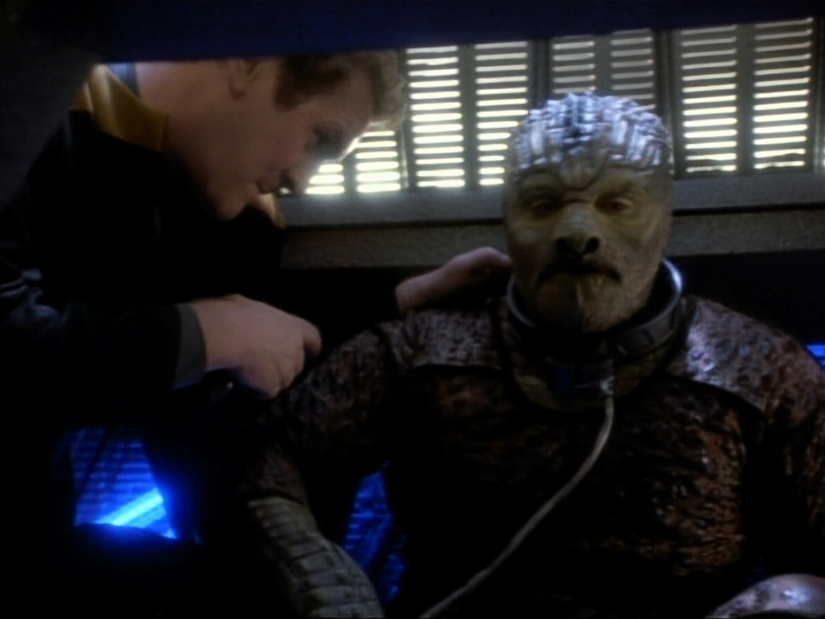 extant_StarTrekDS9_1x06-CaptivePursuitl_03361.jpg