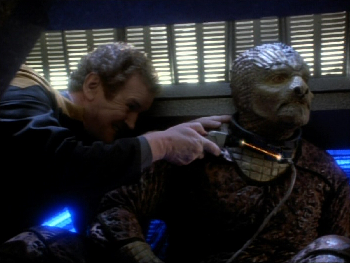 extant_StarTrekDS9_1x06-CaptivePursuitl_03364.jpg