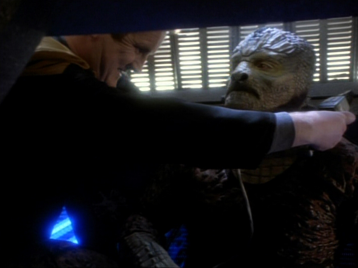 extant_StarTrekDS9_1x06-CaptivePursuitl_03369.jpg