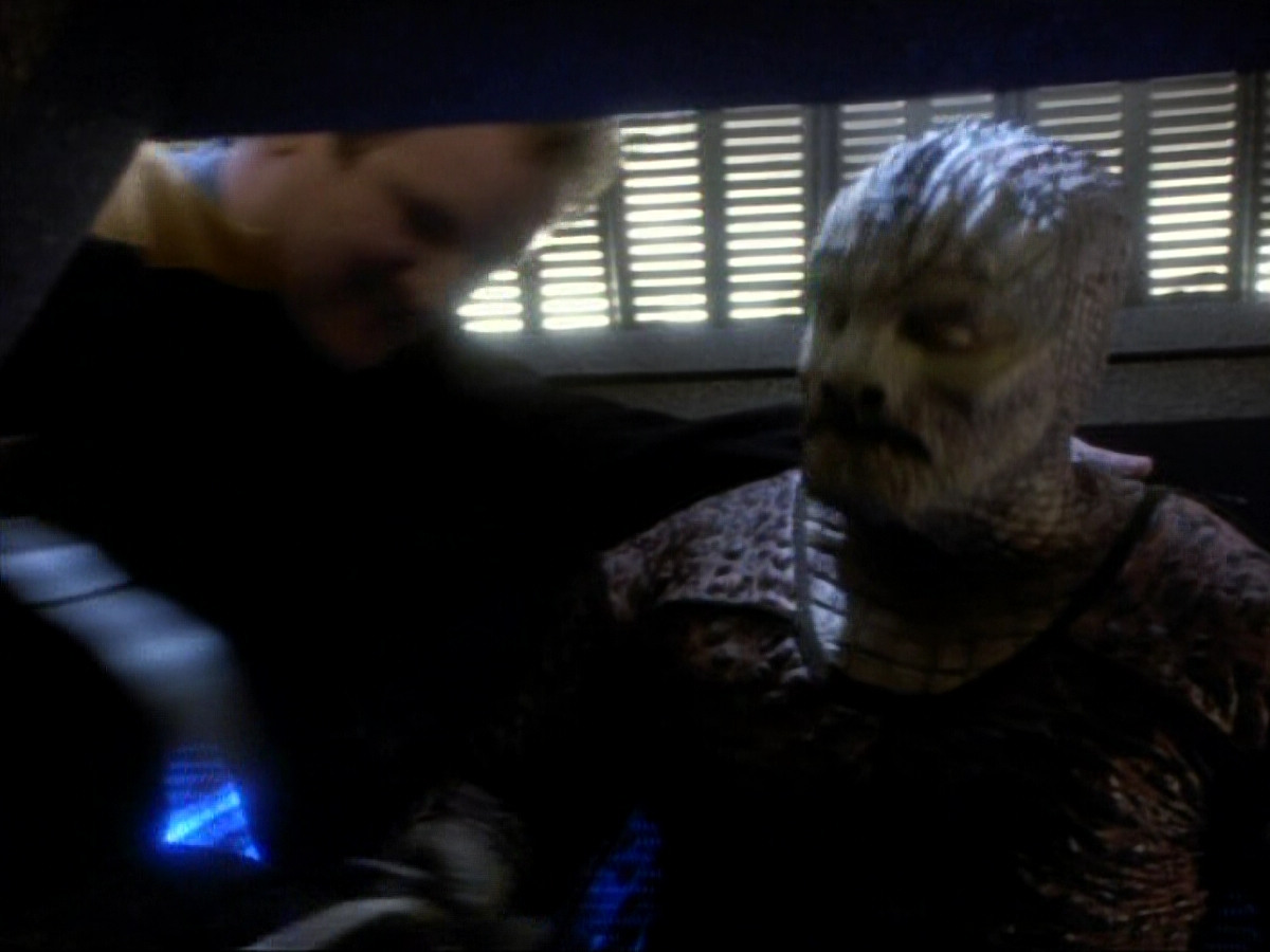 extant_StarTrekDS9_1x06-CaptivePursuitl_03371.jpg