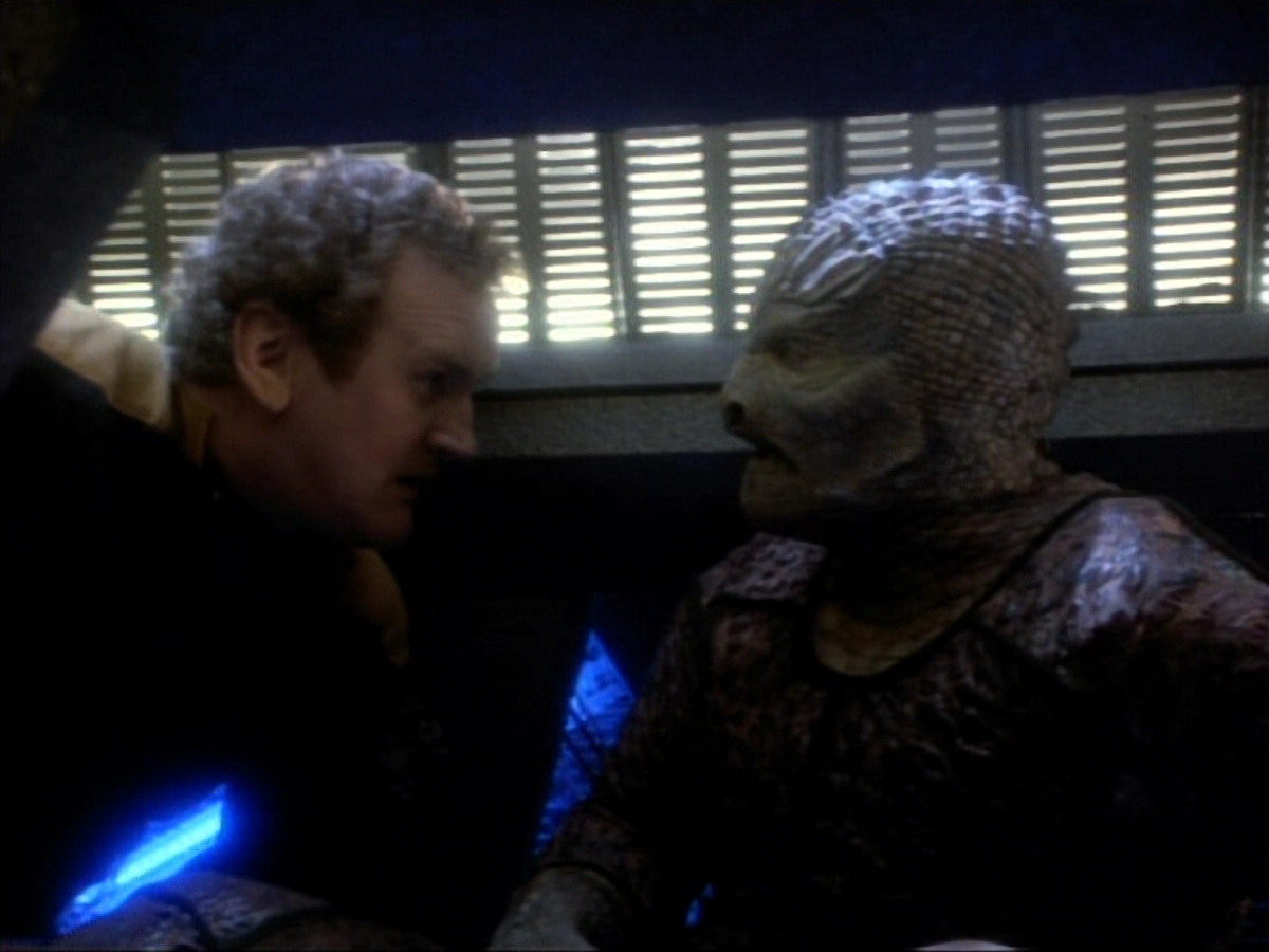 extant_StarTrekDS9_1x06-CaptivePursuitl_03375.jpg