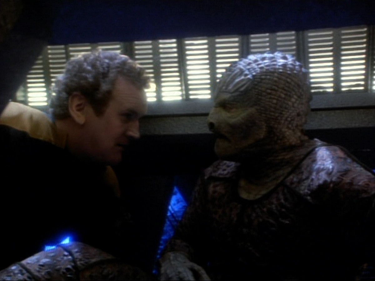 extant_StarTrekDS9_1x06-CaptivePursuitl_03376.jpg
