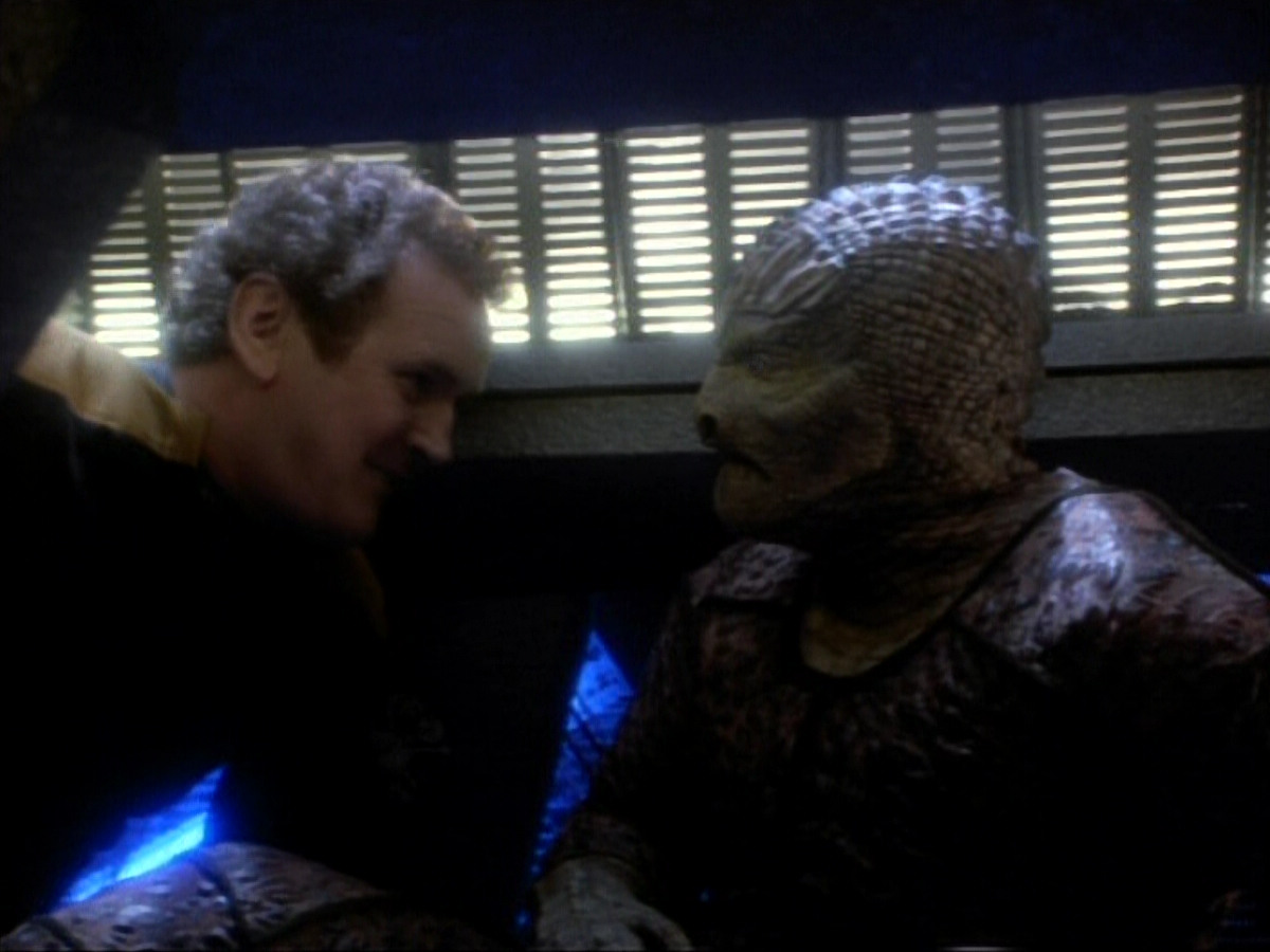 extant_StarTrekDS9_1x06-CaptivePursuitl_03377.jpg