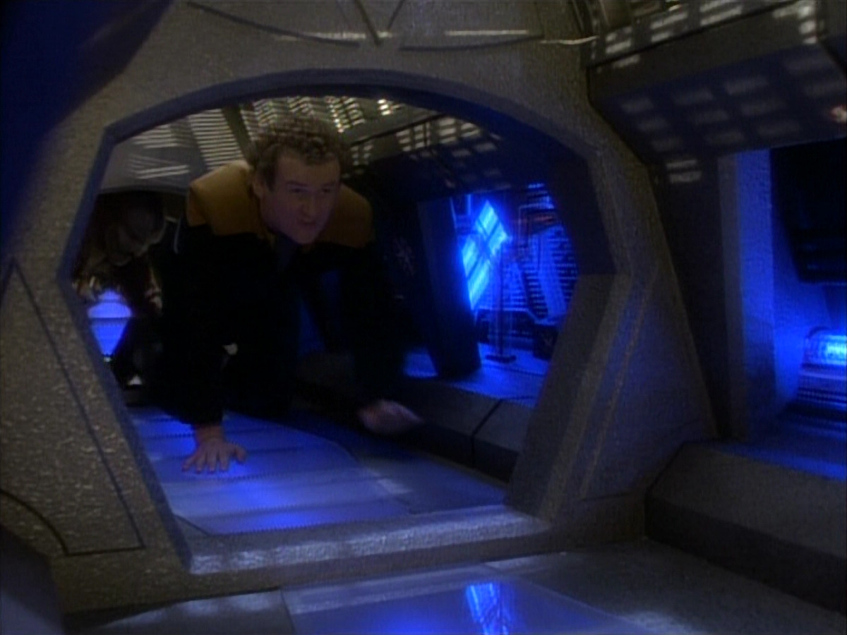 extant_StarTrekDS9_1x06-CaptivePursuitl_03390.jpg