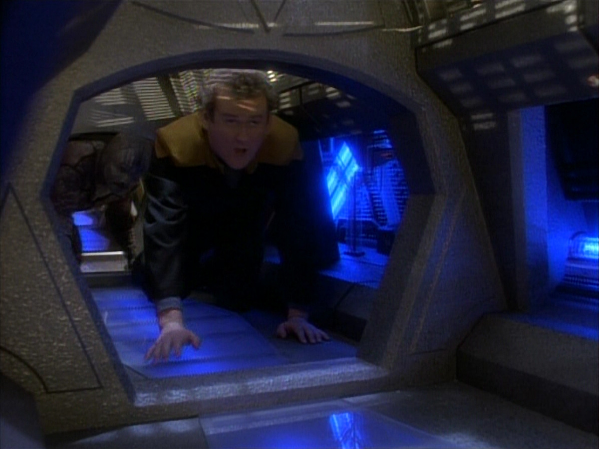 extant_StarTrekDS9_1x06-CaptivePursuitl_03391.jpg