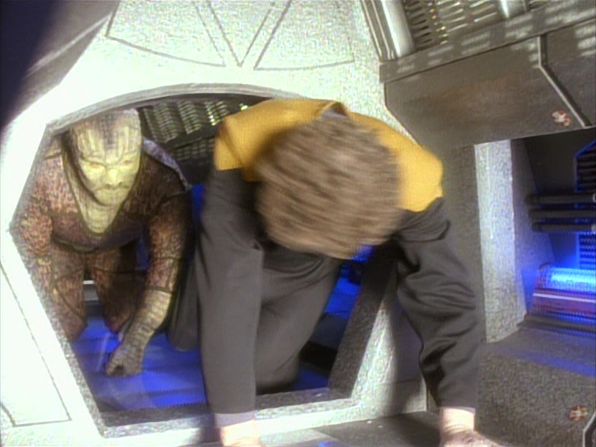 extant_StarTrekDS9_1x06-CaptivePursuitl_03396.jpg
