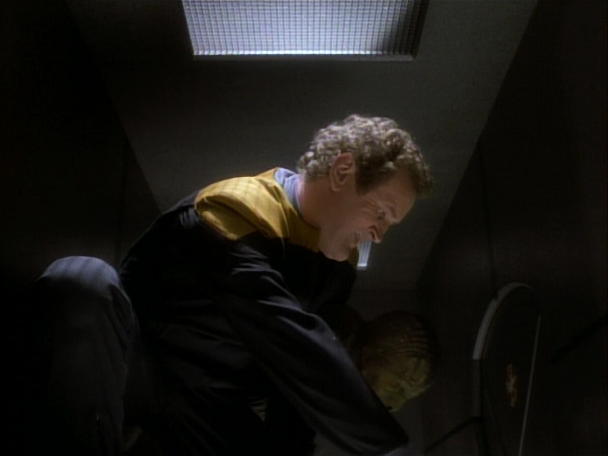 extant_StarTrekDS9_1x06-CaptivePursuitl_03411.jpg
