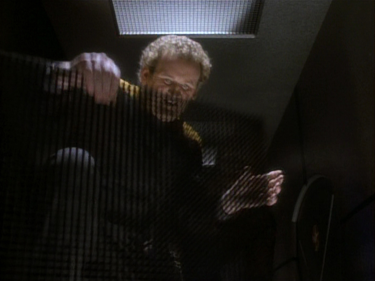 extant_StarTrekDS9_1x06-CaptivePursuitl_03413.jpg