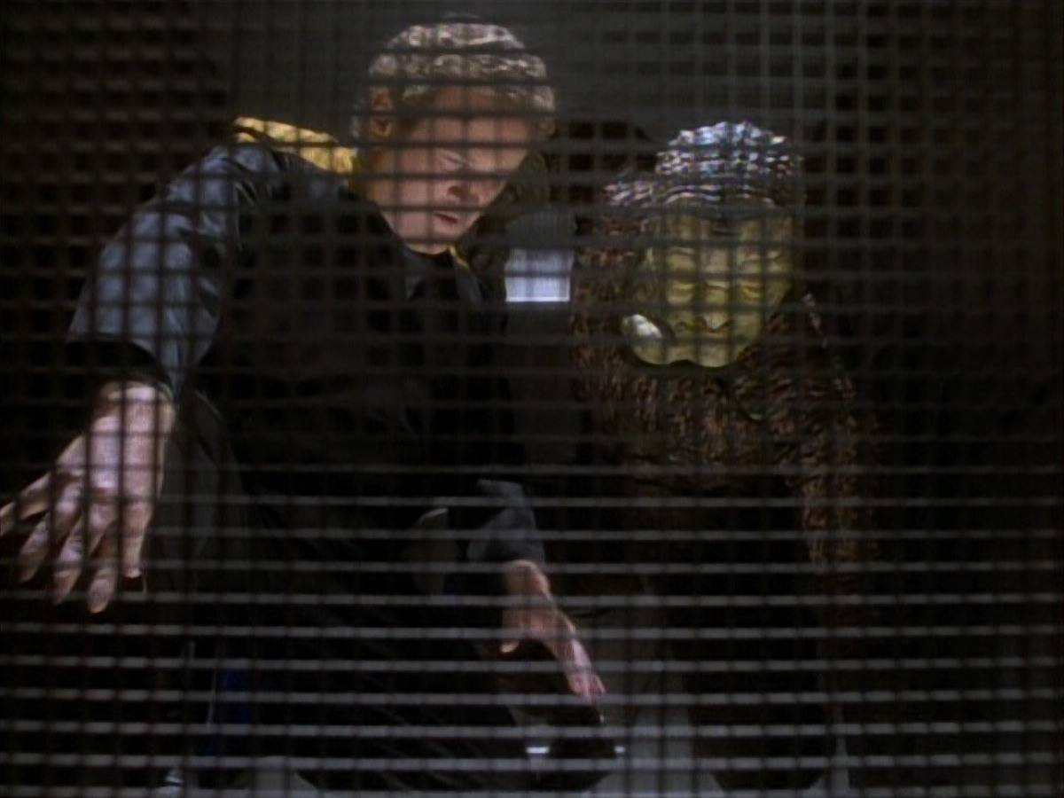extant_StarTrekDS9_1x06-CaptivePursuitl_03419.jpg