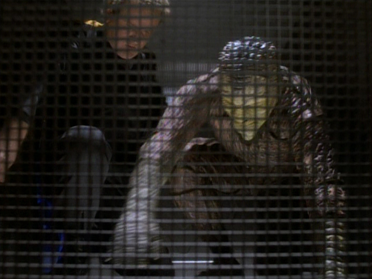 extant_StarTrekDS9_1x06-CaptivePursuitl_03420.jpg