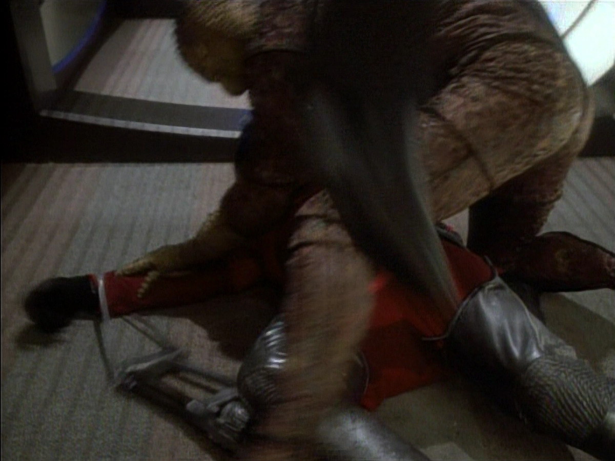 extant_StarTrekDS9_1x06-CaptivePursuitl_03429.jpg