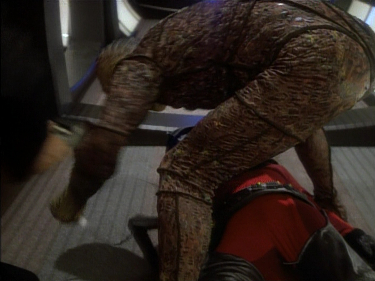 extant_StarTrekDS9_1x06-CaptivePursuitl_03431.jpg