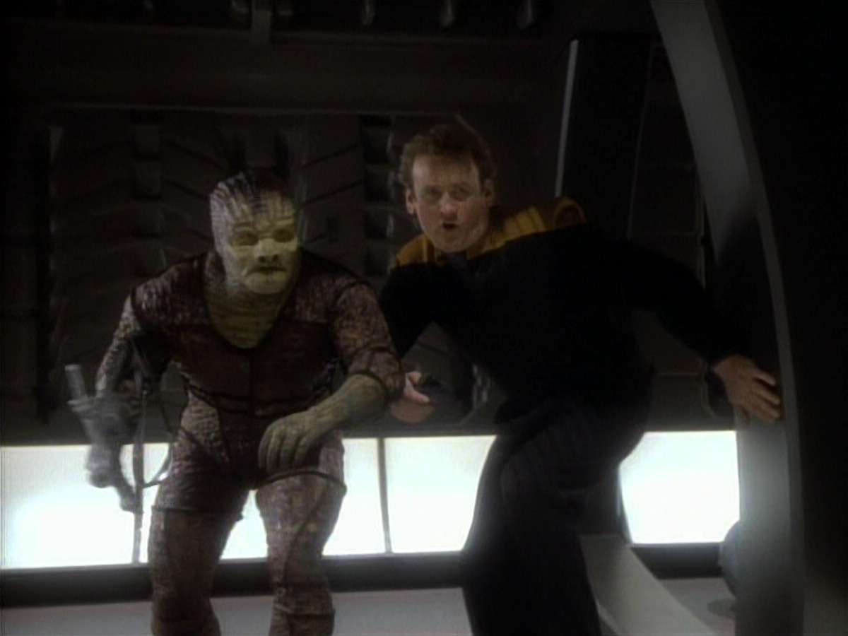 extant_StarTrekDS9_1x06-CaptivePursuitl_03438.jpg