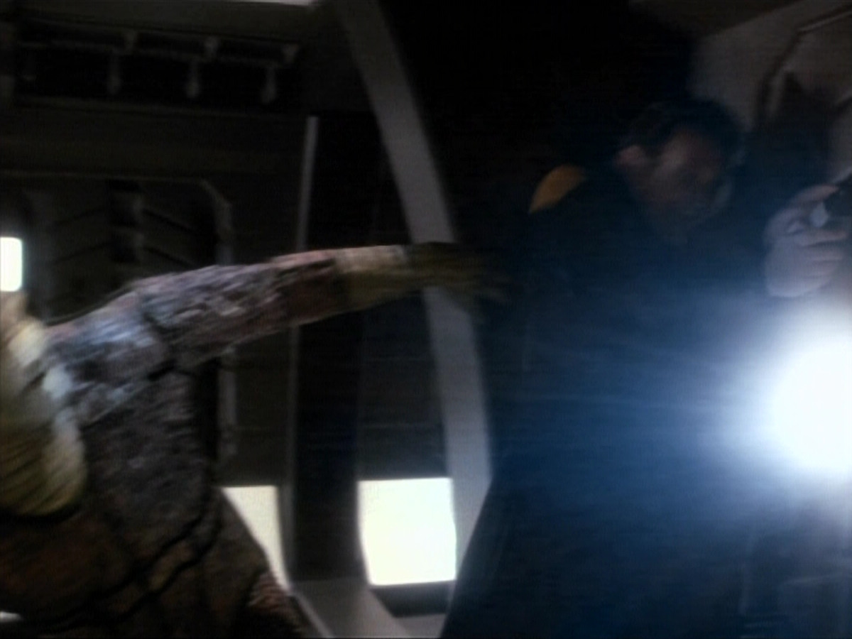 extant_StarTrekDS9_1x06-CaptivePursuitl_03448.jpg