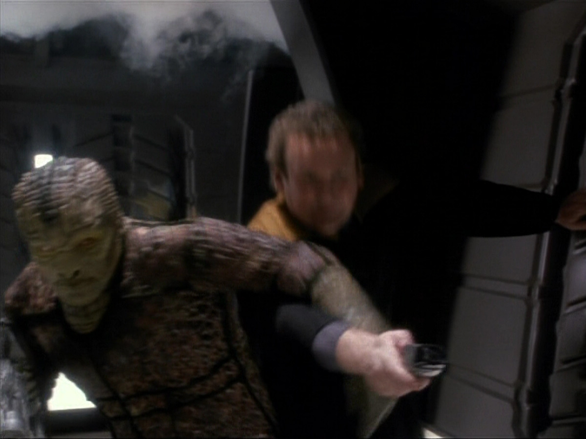 extant_StarTrekDS9_1x06-CaptivePursuitl_03452.jpg