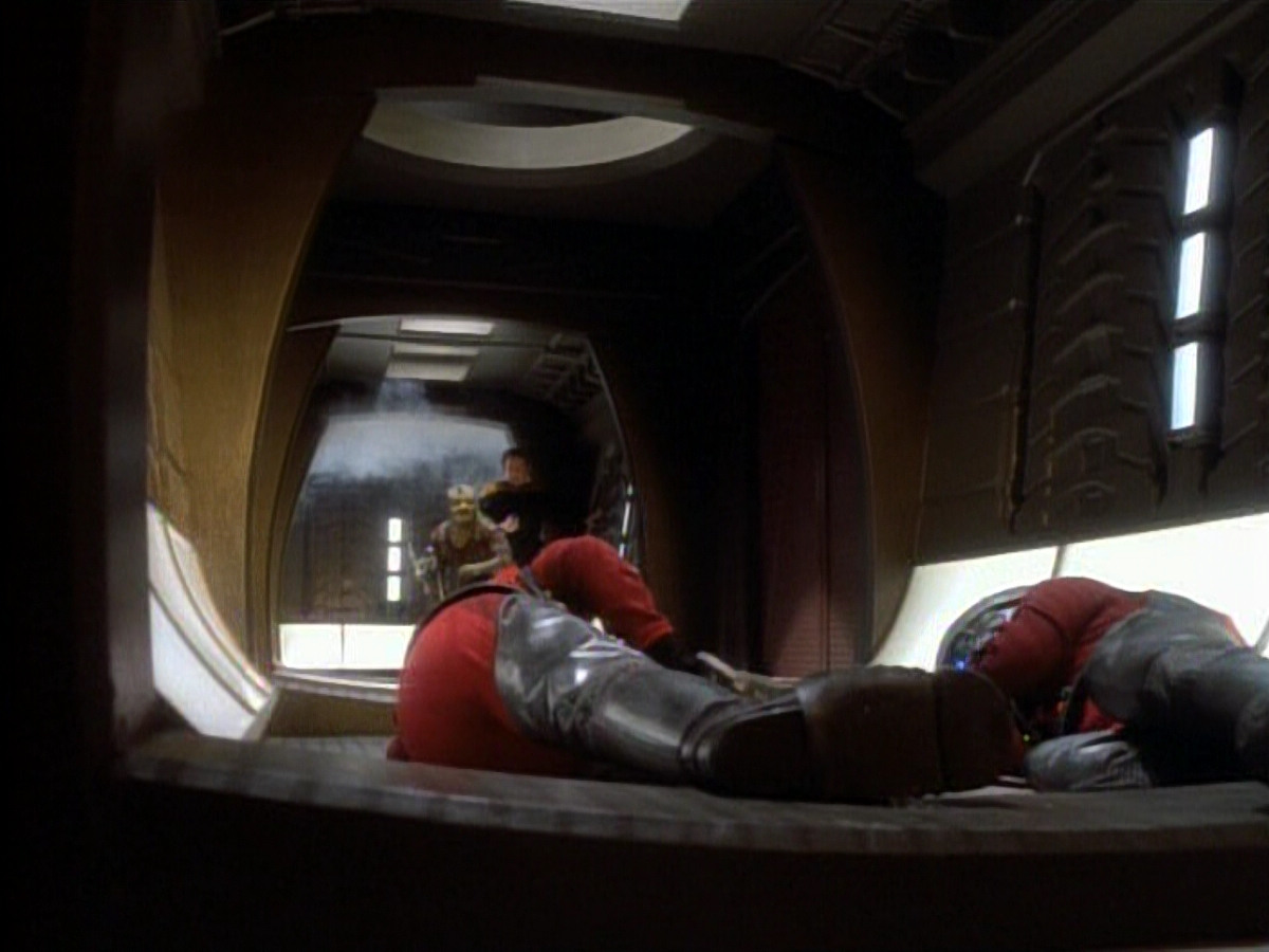 extant_StarTrekDS9_1x06-CaptivePursuitl_03459.jpg