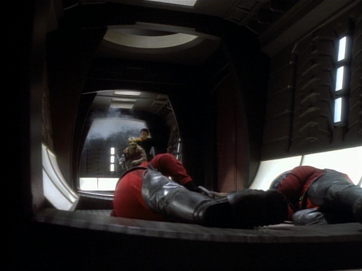 extant_StarTrekDS9_1x06-CaptivePursuitl_03460.jpg