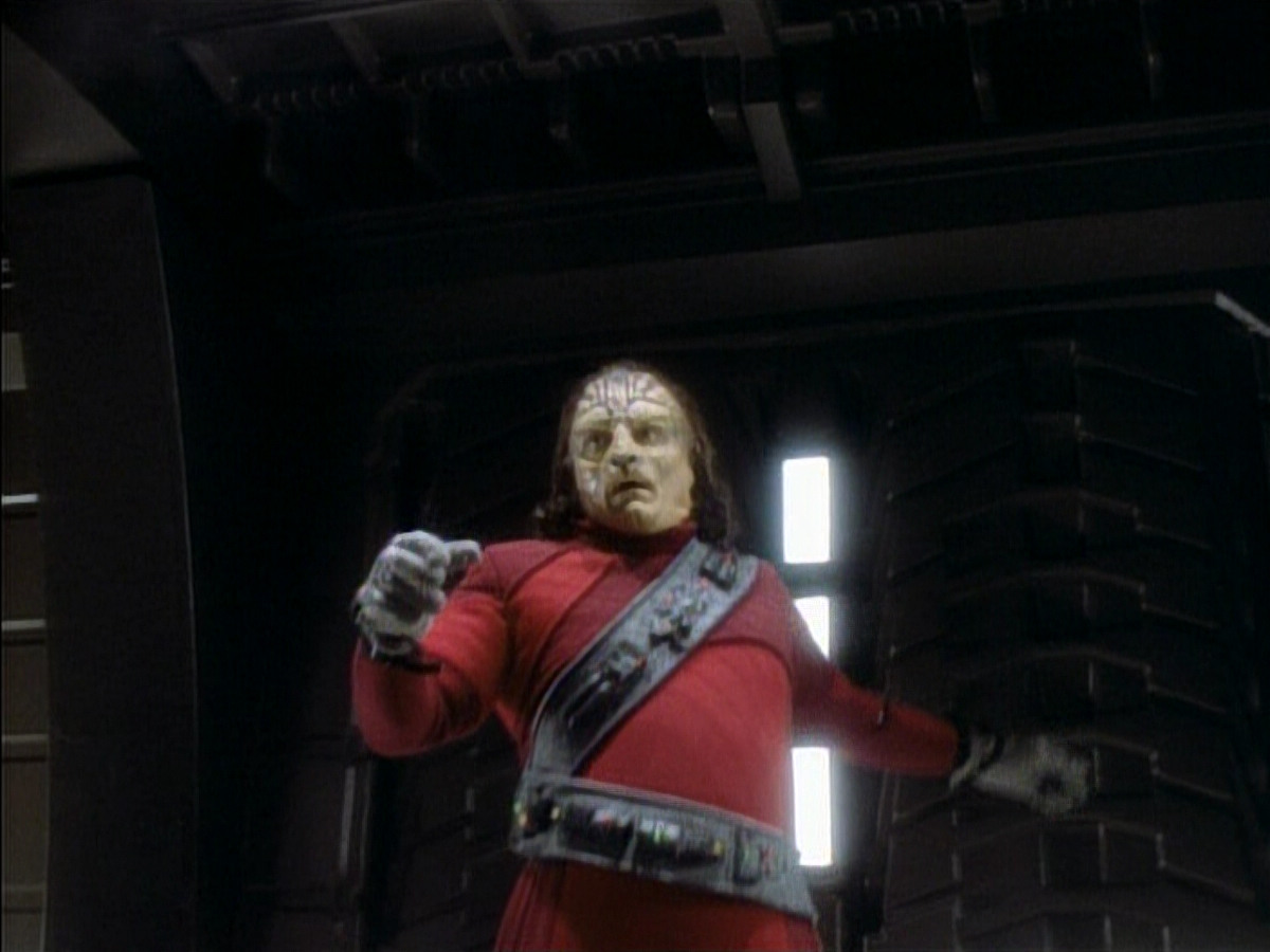 extant_StarTrekDS9_1x06-CaptivePursuitl_03462.jpg