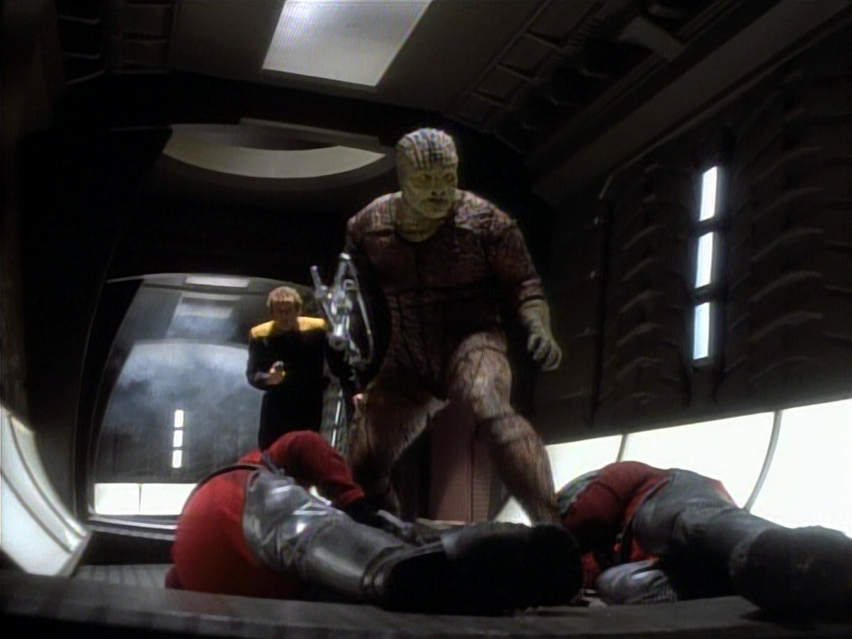 extant_StarTrekDS9_1x06-CaptivePursuitl_03469.jpg