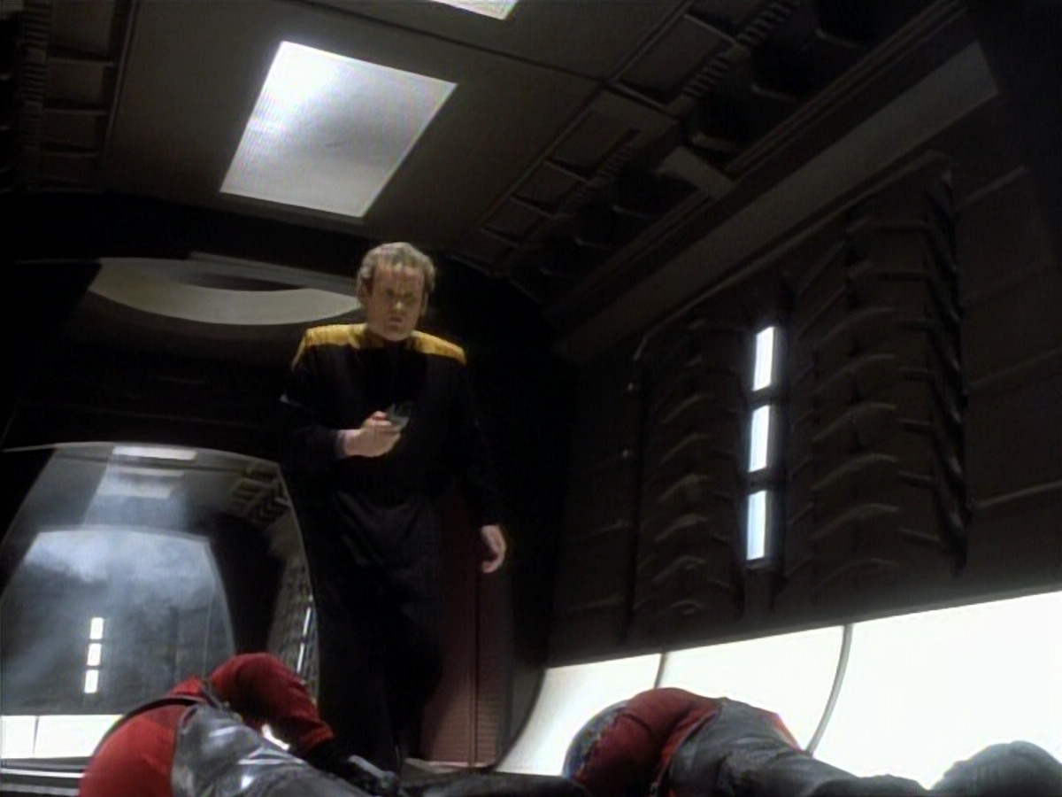 extant_StarTrekDS9_1x06-CaptivePursuitl_03476.jpg